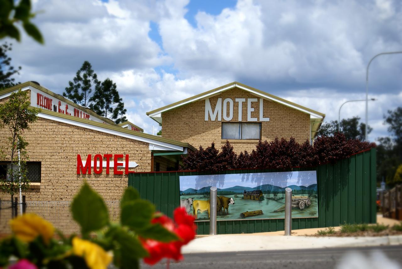Gin Gin Village Motor Inn Motel Esterno foto